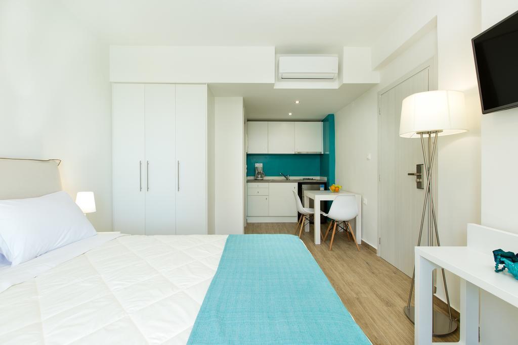 Golden Coast Seaside Apartments 레팀노 객실 사진