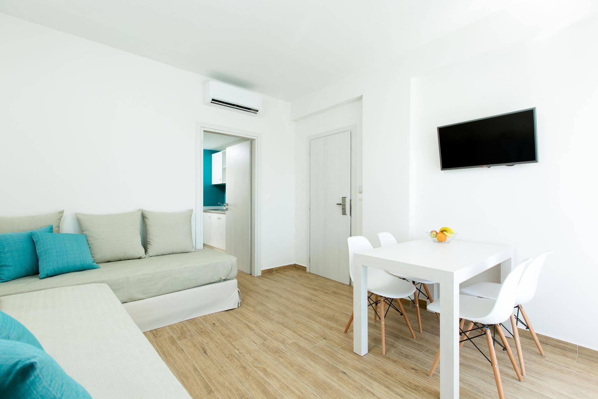 Golden Coast Seaside Apartments 레팀노 외부 사진
